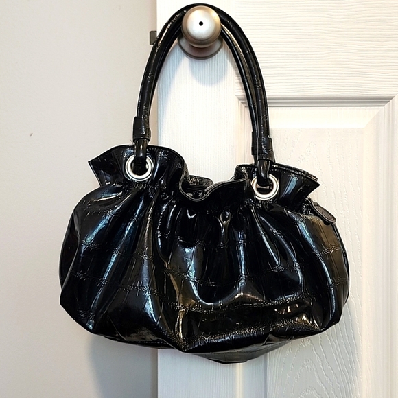🍁Beautiful Gathered Vinyl Embossed Black Shoulder Bag - Picture 1 of 5
